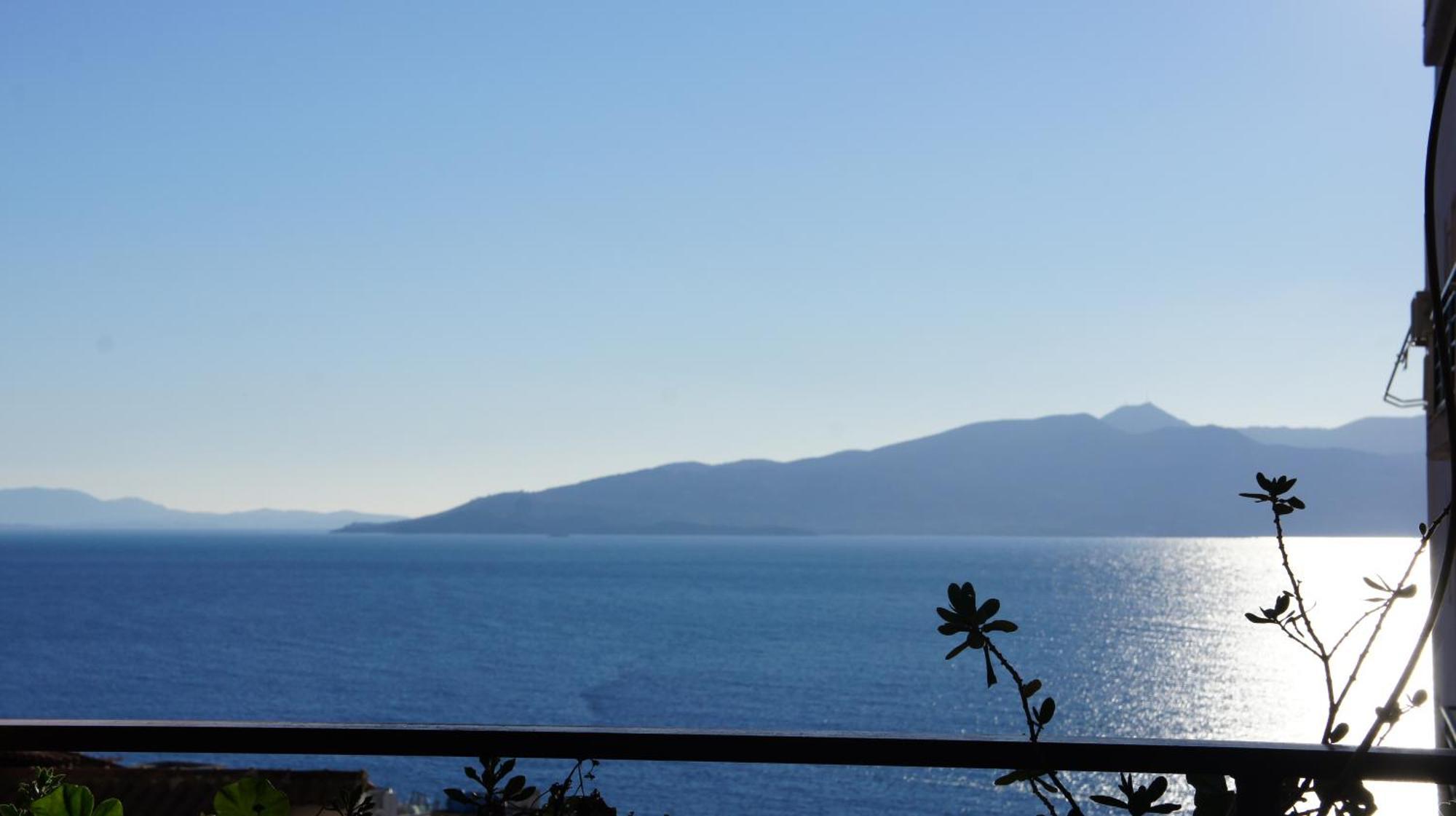 Megrooms Sarandë エクステリア 写真