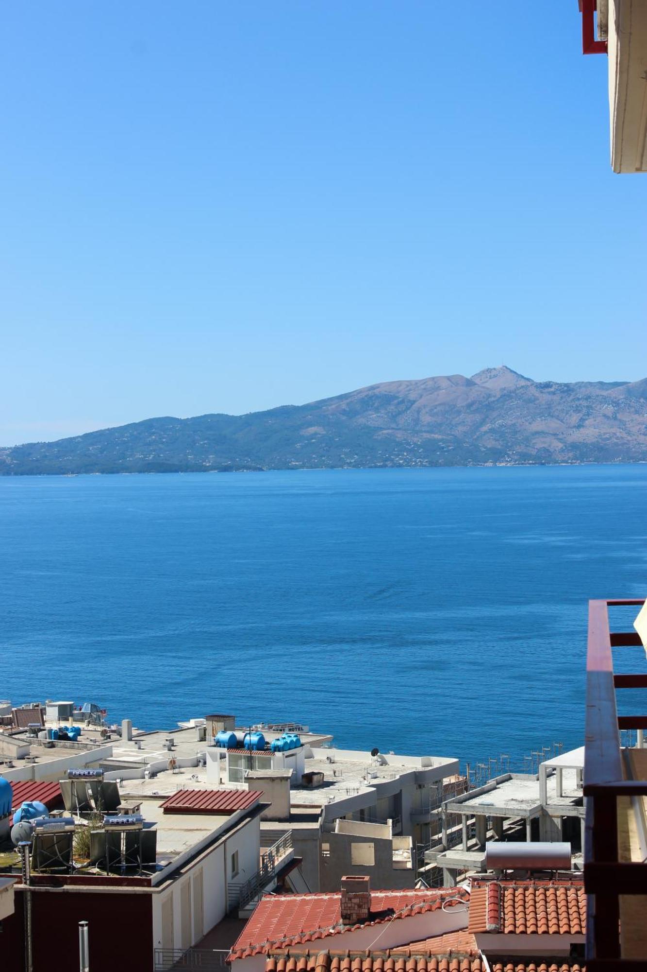 Megrooms Sarandë エクステリア 写真